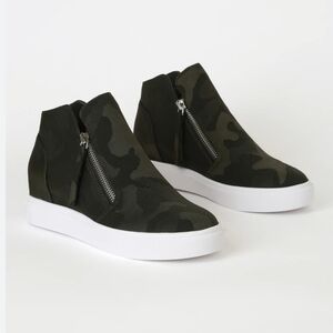 Steve Madden Black Dark Army Green Wedge Booties 8 EUC